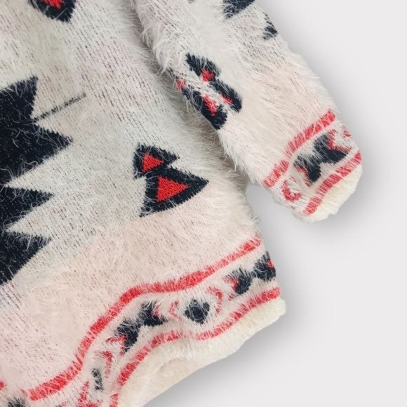 36 POINTS 5 Southwestern Eyelash Knit Sweater Size Small - Picture 2 of 6